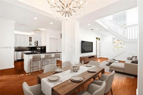 Touwnhouse à vendre à Miami, Floride: 3 chambres, 113.34 m2 № 2059187 - photo 3