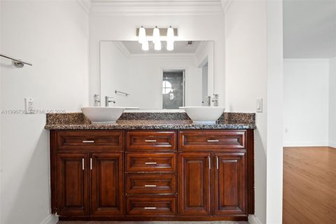 Touwnhouse à vendre à Miami, Floride: 3 chambres, 113.34 m2 № 2059187 - photo 15