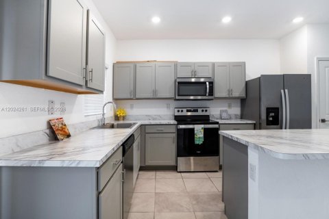 Touwnhouse à louer à Florida City, Floride: 3 chambres, 136.19 m2 № 2257286 - photo 8