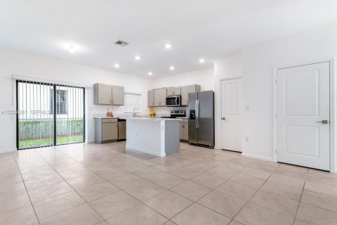 Touwnhouse à louer à Florida City, Floride: 3 chambres, 136.19 m2 № 2257286 - photo 5