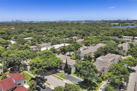 Townhouse in Hollywood, Florida 4 bedrooms, 123.56 sq.m. № 2076784 - photo 7