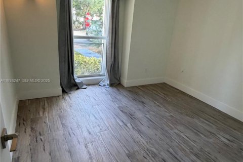 Снять в аренду таунхаус в Майами-Лейкс, Флорида 3 спальни, 123.84м2, № 1986900 - фото 6