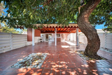 Снять в аренду таунхаус в Майами-Лейкс, Флорида 3 спальни, 123.84м2, № 1986900 - фото 22