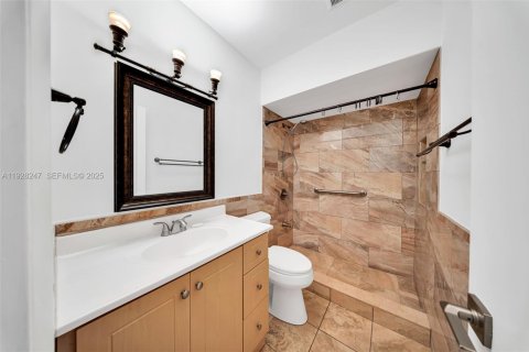 Снять в аренду таунхаус в Майами-Лейкс, Флорида 3 спальни, 123.84м2, № 1986900 - фото 16