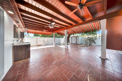 Снять в аренду таунхаус в Майами-Лейкс, Флорида 3 спальни, 123.84м2, № 1986900 - фото 20