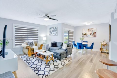 Copropriété à vendre à Miami, Floride: 1 chambre, 74.69 m2 № 1941194 - photo 1