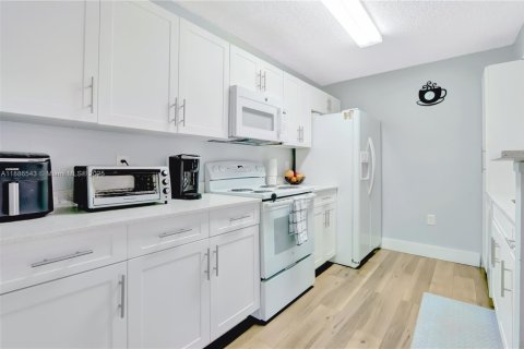 Copropriété à vendre à Miami, Floride: 1 chambre, 74.69 m2 № 1941194 - photo 10