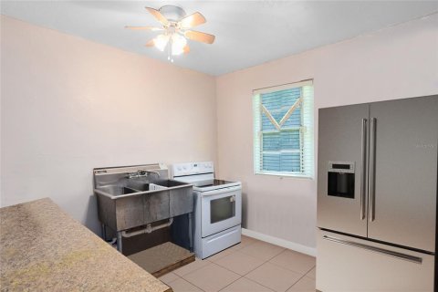 House in Winter Garden, Florida 4 bedrooms, 238.85 sq.m. № 1885675 - photo 10