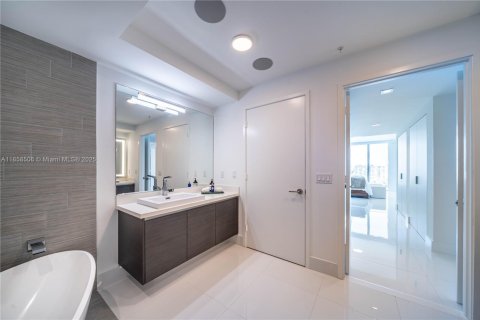 Copropriété à louer à Sunny Isles Beach, Floride: 3 chambres, 175.77 m2 № 1888192 - photo 27