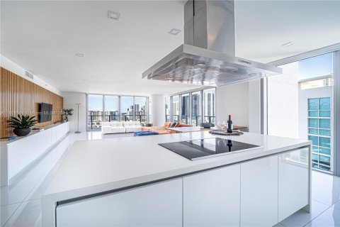Copropriété à louer à Sunny Isles Beach, Floride: 3 chambres, 175.77 m2 № 1888192 - photo 6