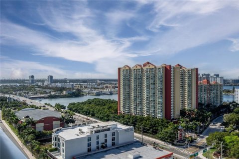 Copropriété à louer à Sunny Isles Beach, Floride: 3 chambres, 175.77 m2 № 1888192 - photo 20
