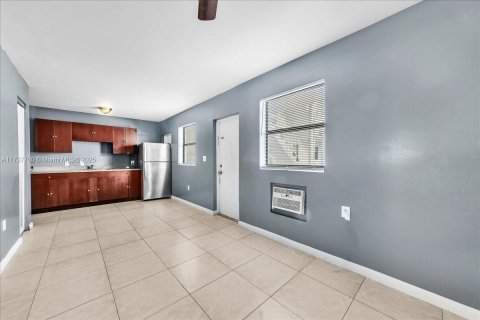 Apartamento en alquiler en Miami, Florida, 1 dormitorio № 1940697 - foto 2