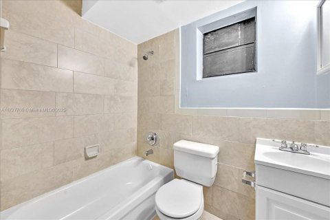 Apartamento en alquiler en Miami, Florida, 1 dormitorio № 1940697 - foto 18