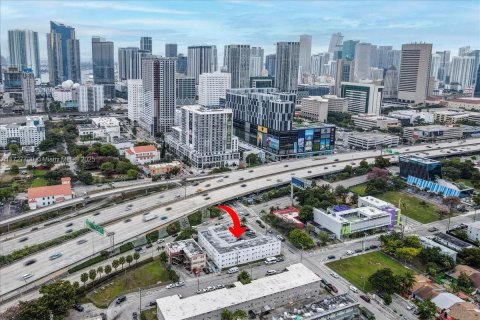 Apartamento en alquiler en Miami, Florida, 1 dormitorio № 1940697 - foto 15