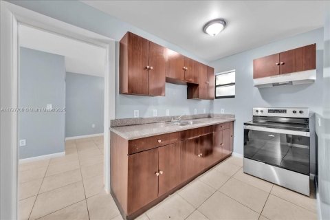 Apartamento en alquiler en Miami, Florida, 1 dormitorio № 1940697 - foto 10