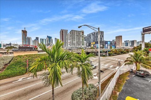 Apartamento en alquiler en Miami, Florida, 1 dormitorio № 1940697 - foto 30