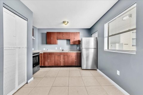 Apartamento en alquiler en Miami, Florida, 1 dormitorio № 1940697 - foto 3