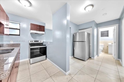 Apartamento en alquiler en Miami, Florida, 1 dormitorio № 1940697 - foto 11