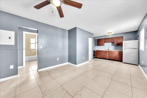 Apartamento en alquiler en Miami, Florida, 1 dormitorio № 1940697 - foto 1