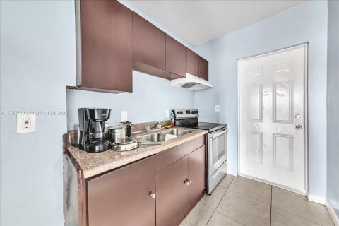 Apartamento en alquiler en Miami, Florida, 1 dormitorio № 1940697 - foto 27