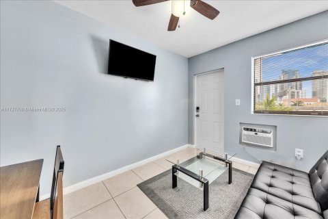 Apartamento en alquiler en Miami, Florida, 1 dormitorio № 1940697 - foto 25