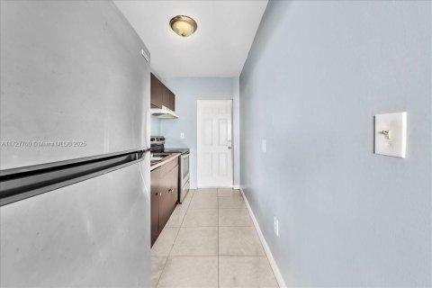 Apartamento en alquiler en Miami, Florida, 1 dormitorio № 1940697 - foto 26