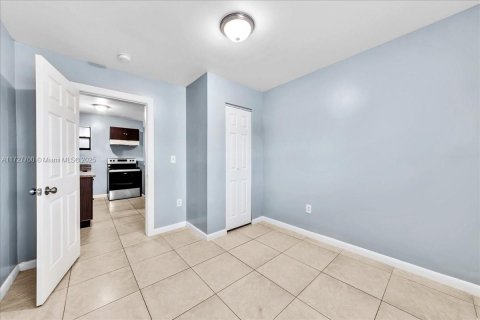 Apartamento en alquiler en Miami, Florida, 1 dormitorio № 1940697 - foto 22