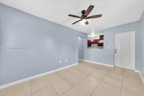 Apartamento en alquiler en Miami, Florida, 1 dormitorio № 1940697 - foto 9