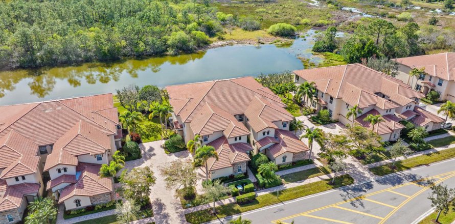 Condominio en West Palm Beach, Florida, 3 dormitorios № 2088208