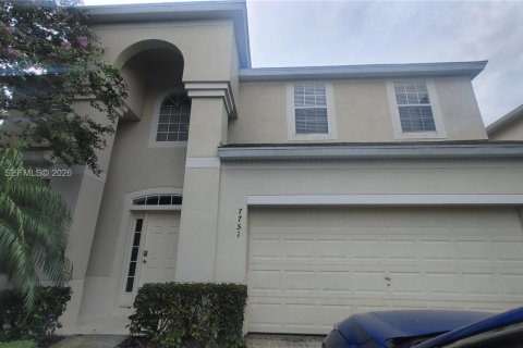 Casa en Kissimmee, Florida 6 dormitorios, 261.24 m2 № 2008326
