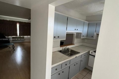Condo in Lauderhill, Florida № 1964728 - photo 10