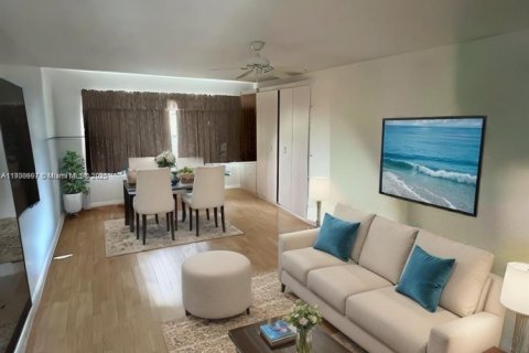 Condo in Lauderhill, Florida № 1964728 - photo 1