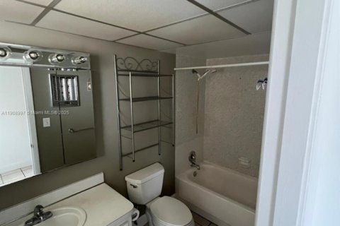 Condo in Lauderhill, Florida № 1964728 - photo 6