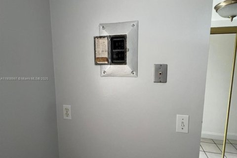 Condo in Lauderhill, Florida № 1964728 - photo 11