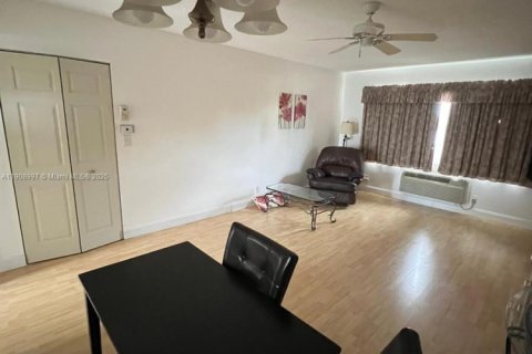 Condo in Lauderhill, Florida № 1964728 - photo 15