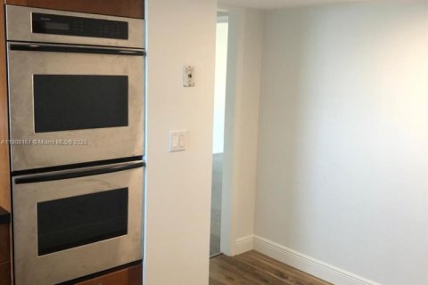 Снять в аренду кондоминиум в Корал-Гейблс, Флорида 2 спальни, 115.94м2, № 1745877 - фото 10