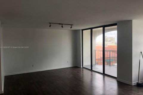Снять в аренду кондоминиум в Корал-Гейблс, Флорида 2 спальни, 115.94м2, № 1745877 - фото 14