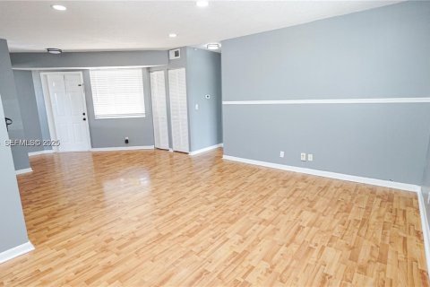 Copropriété à louer à Pembroke Pines, Floride: 2 chambres, 87.79 m2 № 1976812 - photo 9