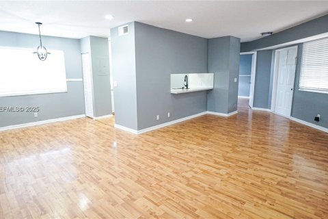 Condo à Pembroke Pines, Floride, 2 chambres  № 1976812