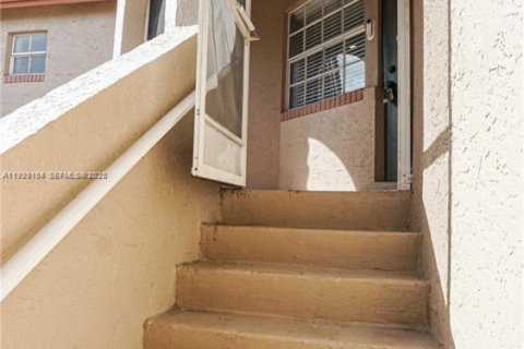 Copropriété à louer à Pembroke Pines, Floride: 2 chambres, 87.79 m2 № 1976812 - photo 16