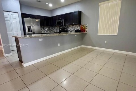 Снять в аренду виллу или дом в Хомстед, Флорида 3 спальни, 200.67м2, № 2051957 - фото 18