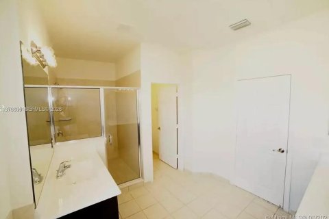 Снять в аренду виллу или дом в Хомстед, Флорида 3 спальни, 200.67м2, № 2051957 - фото 8