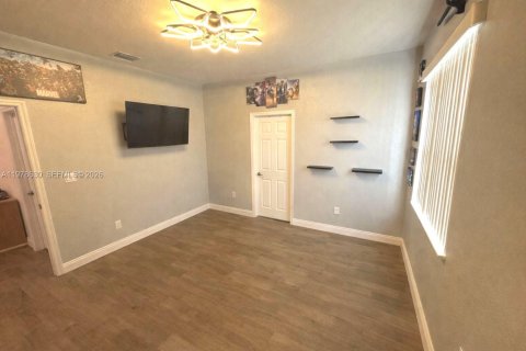 Снять в аренду виллу или дом в Хомстед, Флорида 3 спальни, 200.67м2, № 2051957 - фото 13