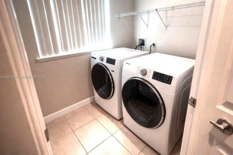 Снять в аренду виллу или дом в Хомстед, Флорида 3 спальни, 200.67м2, № 2051957 - фото 15