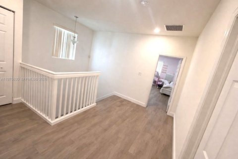 Снять в аренду виллу или дом в Хомстед, Флорида 3 спальни, 200.67м2, № 2051957 - фото 10