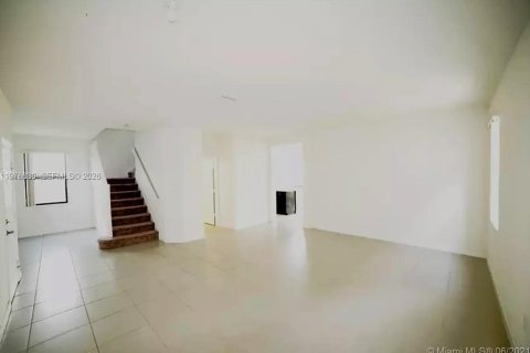 Снять в аренду виллу или дом в Хомстед, Флорида 3 спальни, 200.67м2, № 2051957 - фото 4