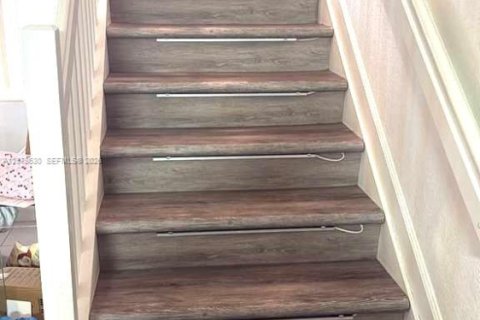 Снять в аренду виллу или дом в Хомстед, Флорида 3 спальни, 200.67м2, № 2051957 - фото 9