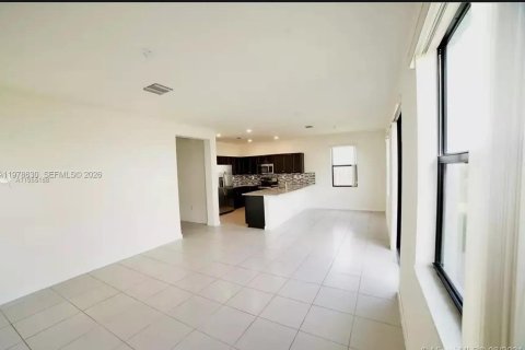 Снять в аренду виллу или дом в Хомстед, Флорида 3 спальни, 200.67м2, № 2051957 - фото 3