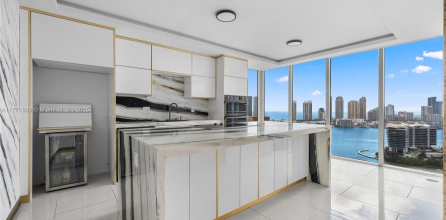 Condo in Aventura, Florida, 3 bedrooms № 1868391
