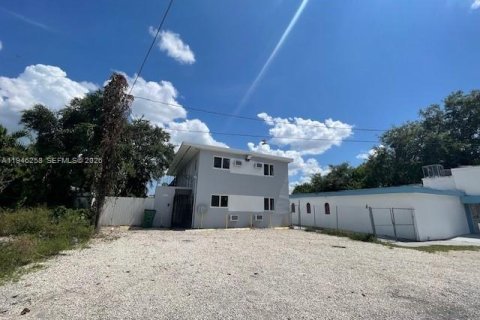 Casa en alquiler en Opa-locka, Florida, 2 dormitorios, 248.23 m2 № 2002586 - foto 10